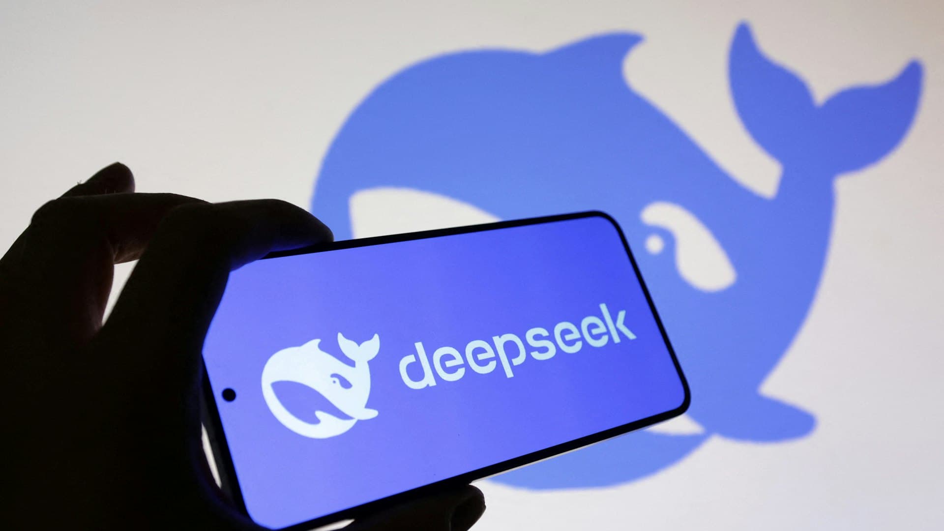 DeepSeek 爆紅！香港打工仔點樣用 AI 提升工作效率？